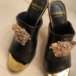 🌹VERSACE SOFT BLACK LEATHER HEELS w/ FAB GOLD HEELS ~ NEW & NEVER WORN